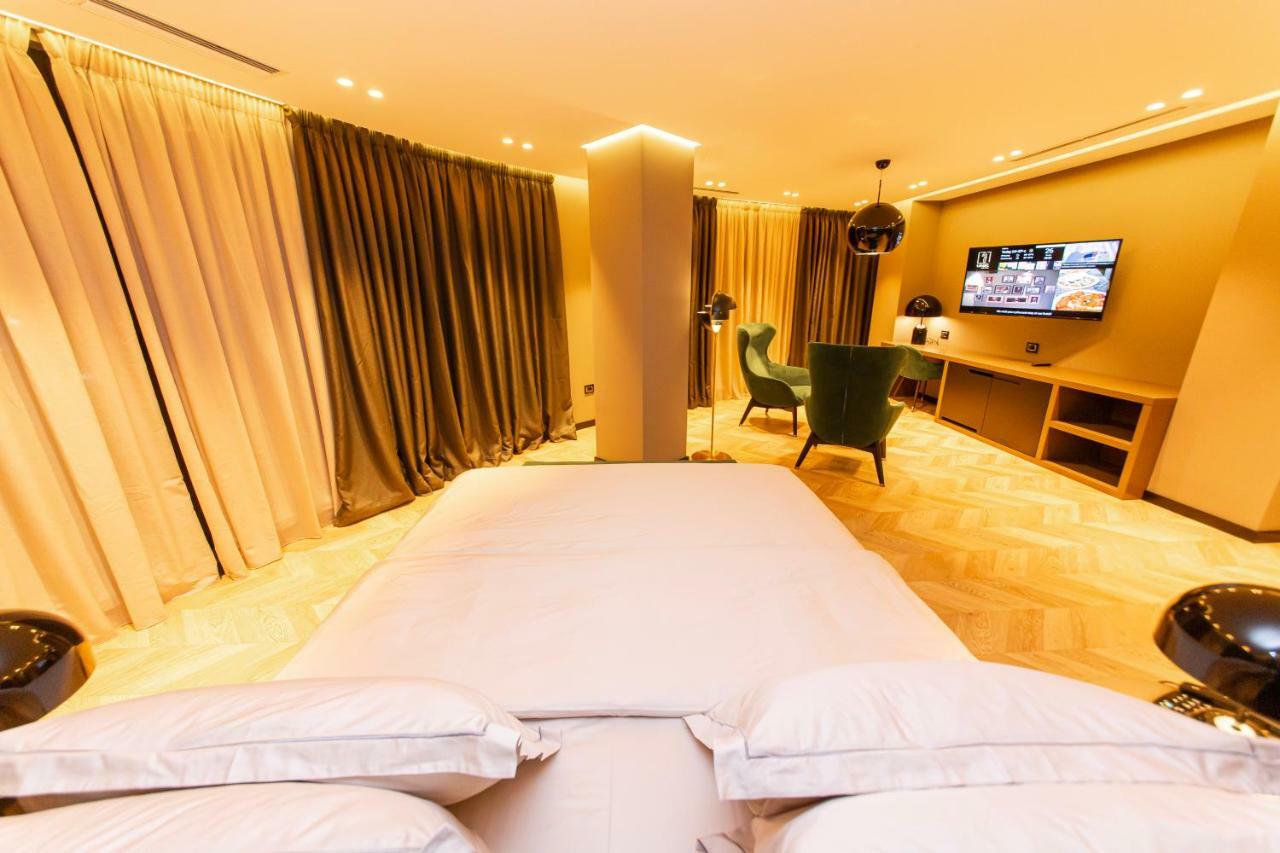 Hotel Unik Tirana Buitenkant foto